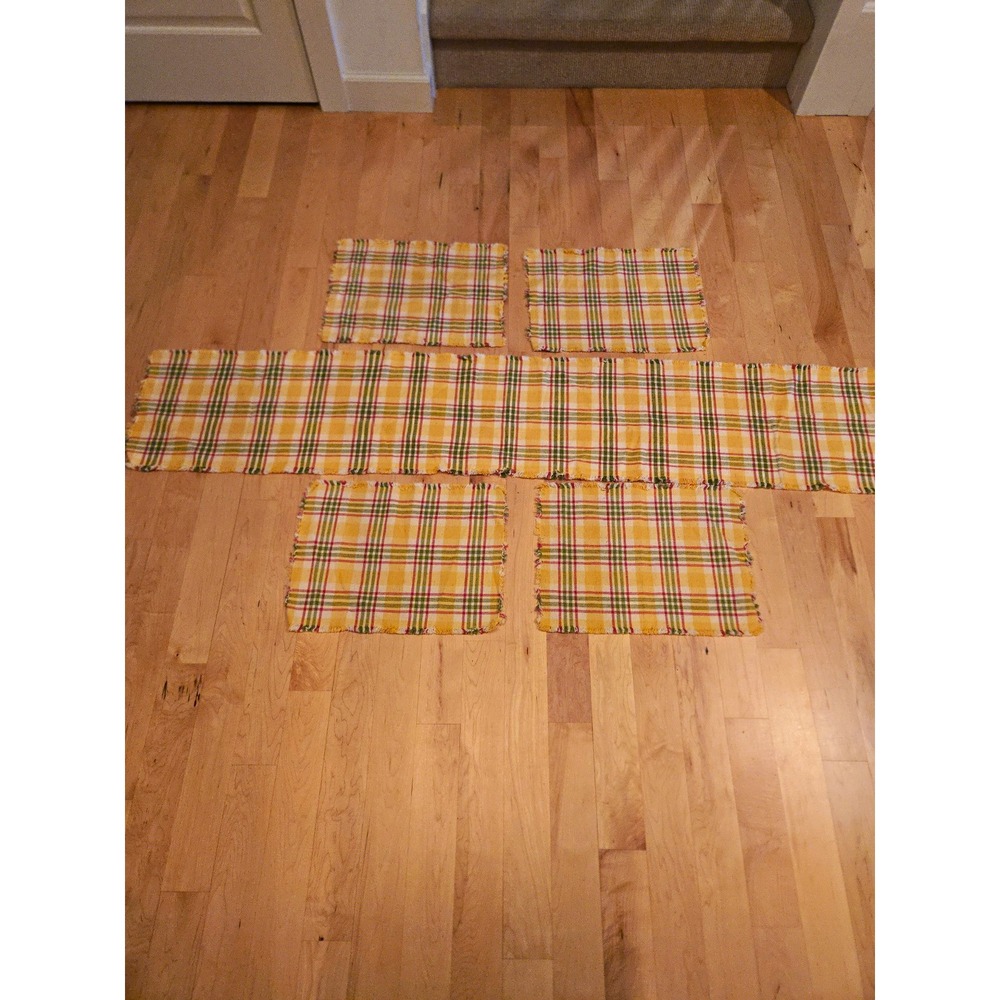 Vtg 67" TableRunner Placemat Set of 4 Plaid Yellow Green Red Rectangle Fringe